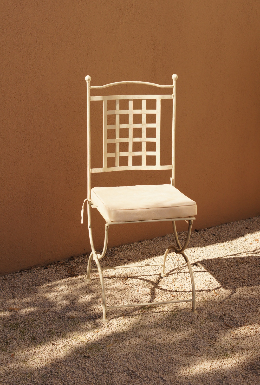Chaise provençale blanche en fer forgé