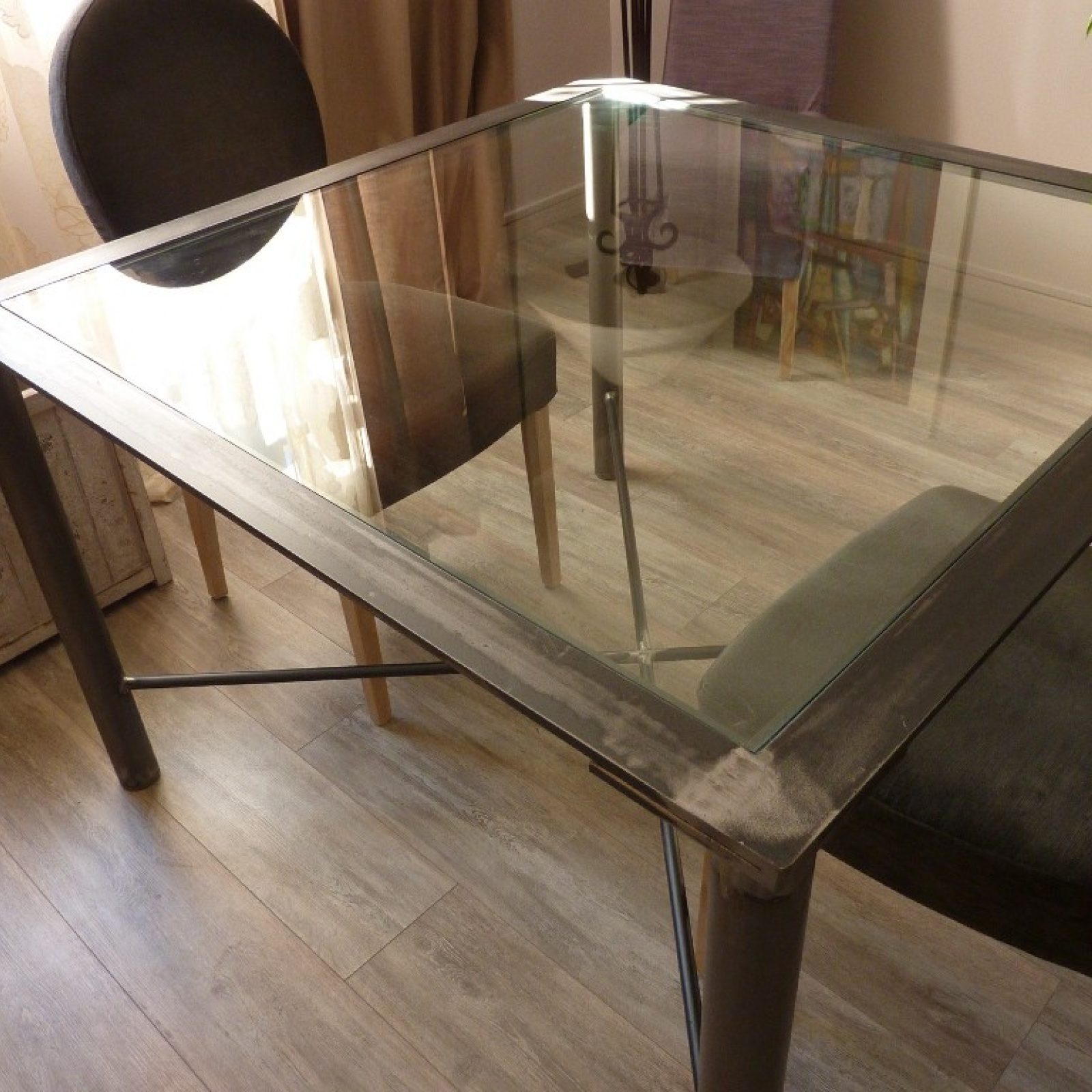 Table carrée en métal design industriel